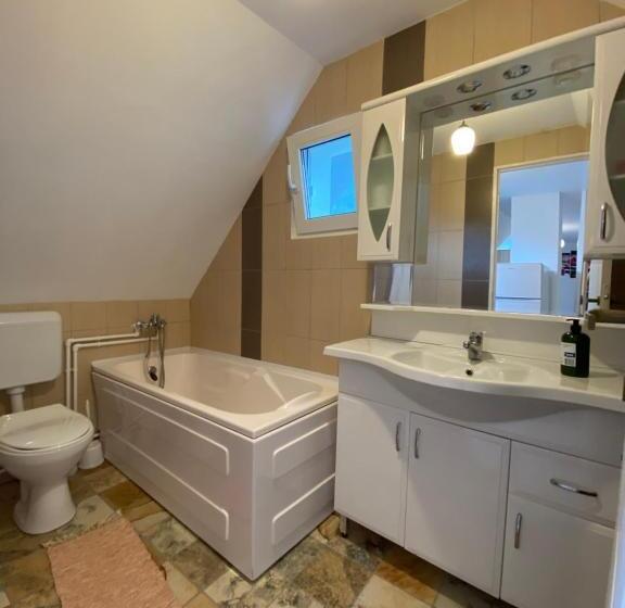 غرفة عائلية, Casa Asy