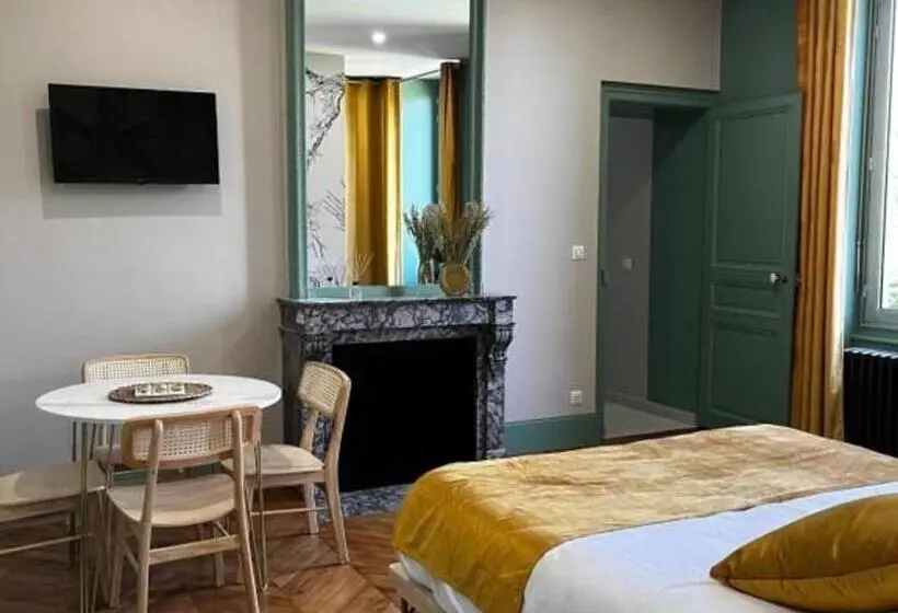 Perhehuone, Chambres D Hôtes Rénovées Avec Piscine, Cœur De Ville, Proche Zoo Et Prytanée, Petit Déj Inclus   Fr