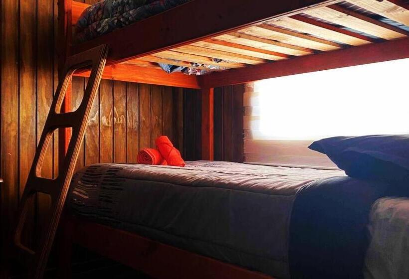 Четырехместный номер эконом класса с общей ванной комнатой, Habitación Para 4, Acogedor, Familiar, Equipado, Baño Compartido