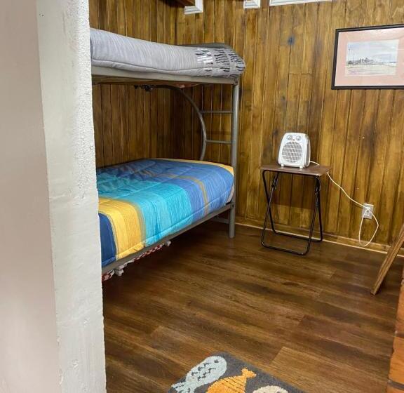 הכלכלה חדר לארבעה עם מקלחת משותפת, Habitación Para 4, Acogedor, Familiar, Equipado, Baño Compartido