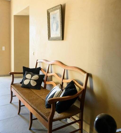 スタンダードルーム, Room In A Farmhouse   Private Bathroom   By Feelluxuryholidays