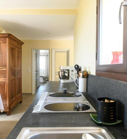 スタンダードルーム, Room In A Farmhouse   Private Bathroom   By Feelluxuryholidays