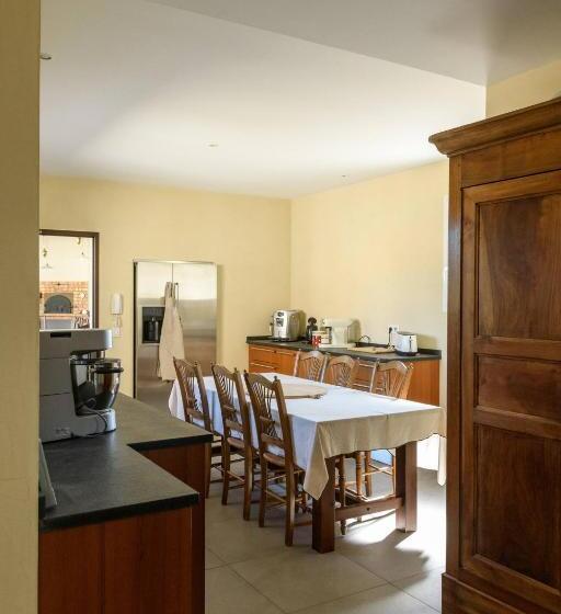 スタンダードルーム, Room In A Farmhouse   Private Bathroom   By Feelluxuryholidays