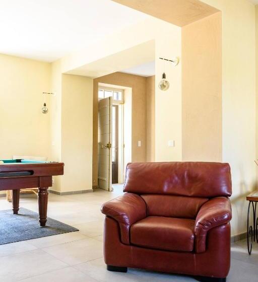 スタンダードルーム, Room In A Farmhouse   Private Bathroom   By Feelluxuryholidays