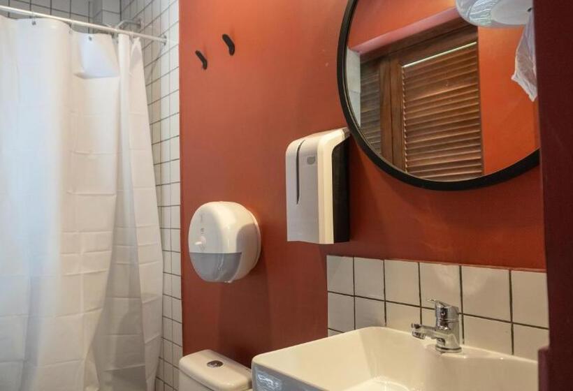 تختخواب در اتاق مشترک, Viajero Huacachina Hostel