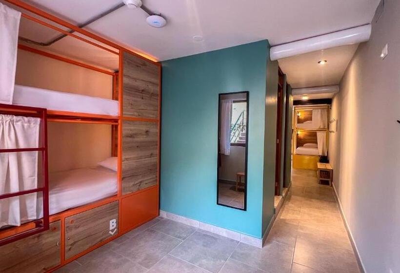 تختخواب در اتاق مشترک, Viajero Huacachina Hostel