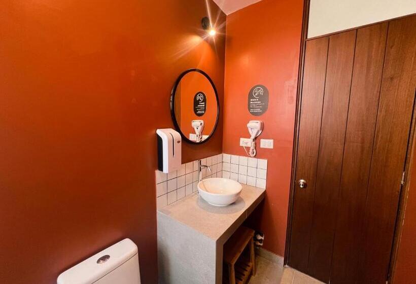 اتاق استاندارد سه نفره, Viajero Huacachina Hostel