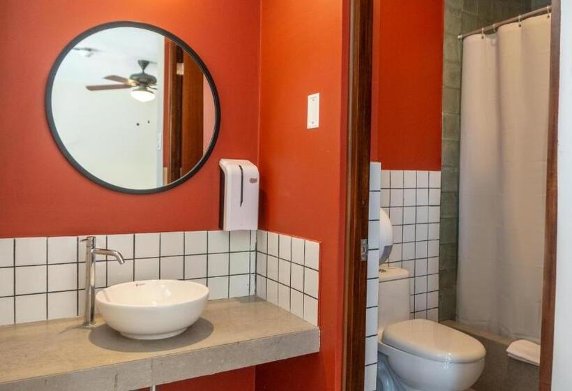 اتاق لوکس, Viajero Huacachina Hostel