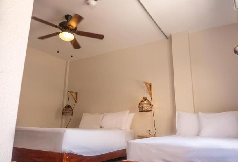 اتاق لوکس سه تخته, Viajero Huacachina Hostel