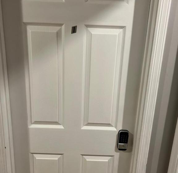 スタンダードルーム, Columbus Property