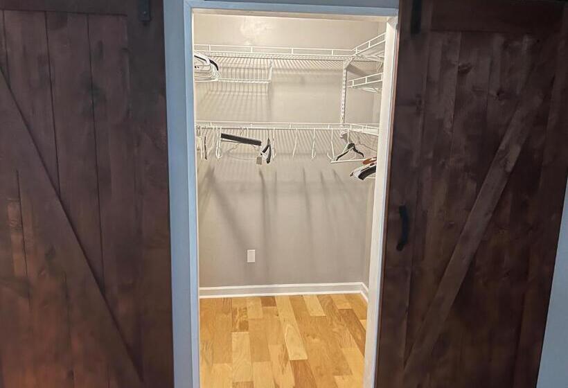 スタンダードルーム, Columbus Property