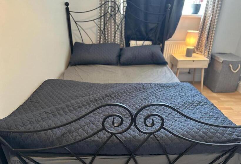 スタンダードルーム, Private In A House