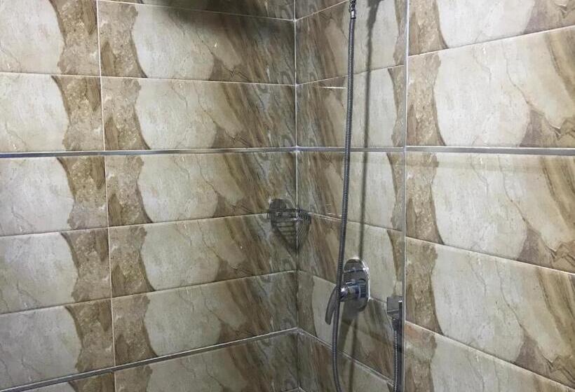 اتاق لوکس, Quince Garden