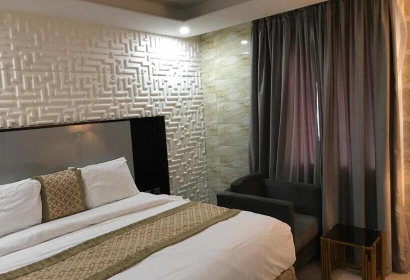 اتاق لوکس, Quince Garden