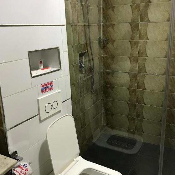 اتاق لوکس با تخت بزرگ, Quince Garden