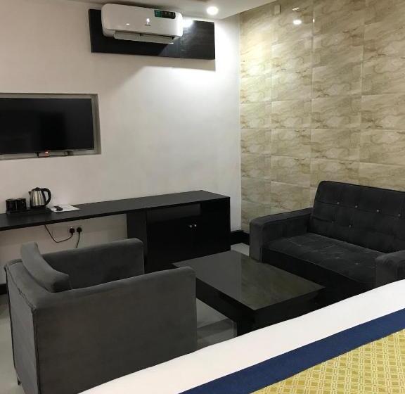 اتاق لوکس با تخت بزرگ, Quince Garden