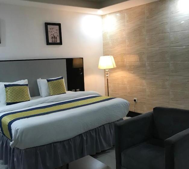 اتاق لوکس با تخت بزرگ, Quince Garden