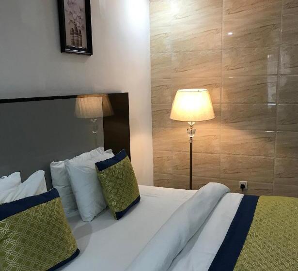 اتاق لوکس با تخت بزرگ, Quince Garden