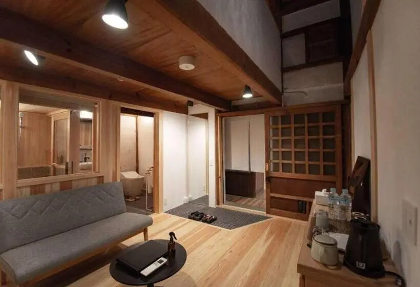 Economy-huone, Nipponia Hotel 伊賀上野 城下町