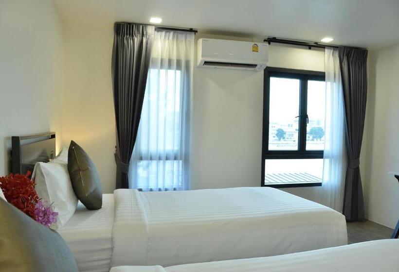 Deluxe room with river view, Norn Riverside Bangkok Hotel   นอนริมน้ำ