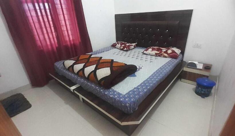 Трехместный Номер Классика, O Red Royals