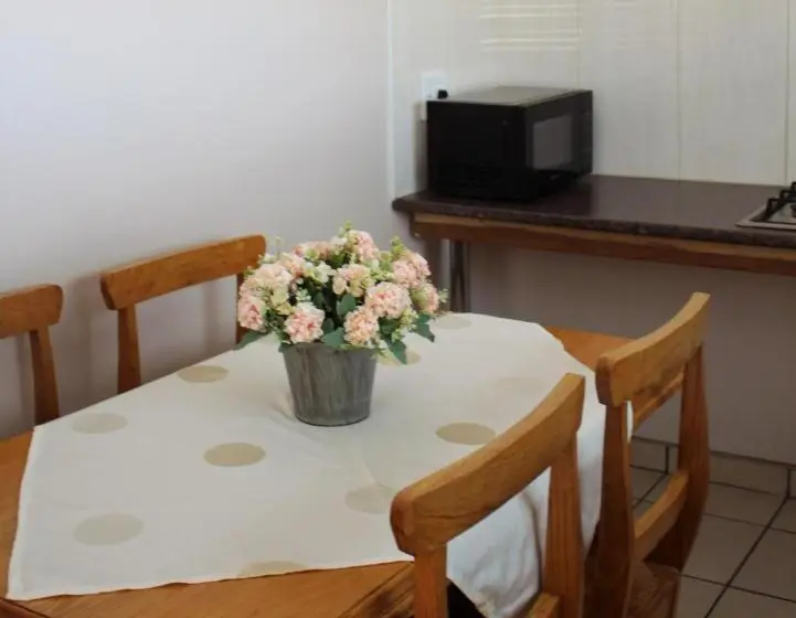 コンフォートトリプルルーム, Accommodation At Potch Guesthouse