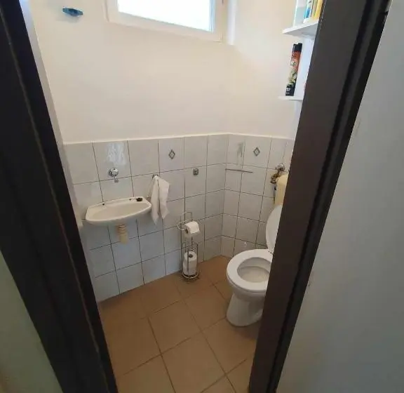 テラス付き１ベッドルームアパートメント, Egervári Béres Vendégház  Középső Apartman