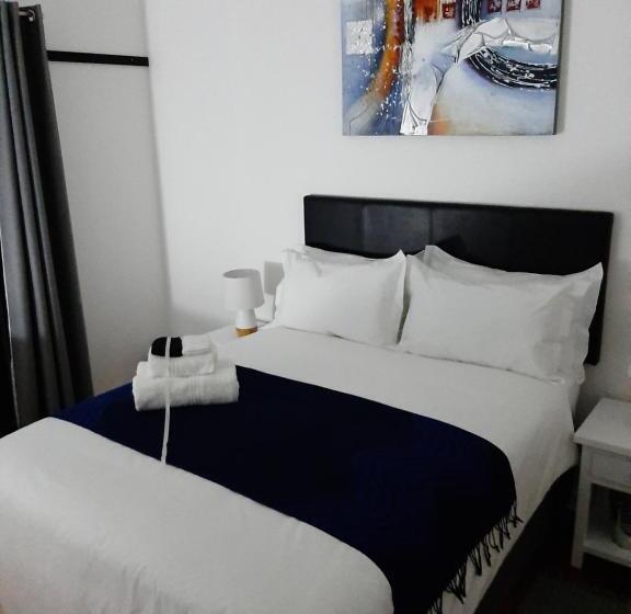 标准单人间, 64 On Windsor