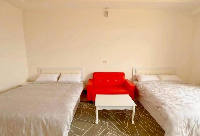 اتاق استاندارد چهار تخته, Hillbilly B&b