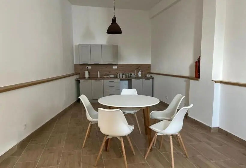 １ベッドルームハウス, Chateau Kravín   Celý Objekt 15 Pokojů A Stodola