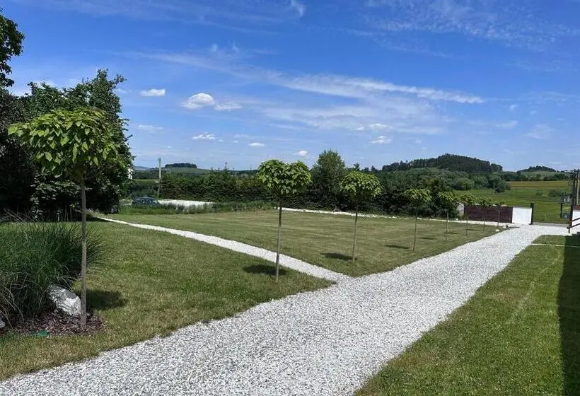 １ベッドルームハウス, Chateau Kravín   Celý Objekt 15 Pokojů A Stodola
