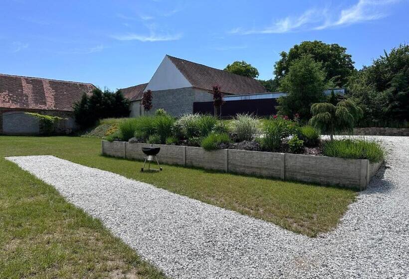 침실 1개 주택, Chateau Kravín   Celý Objekt 15 Pokojů A Stodola