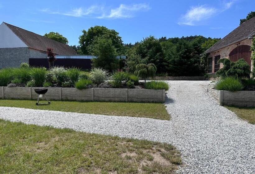 침실 1개 주택, Chateau Kravín   Celý Objekt 15 Pokojů A Stodola