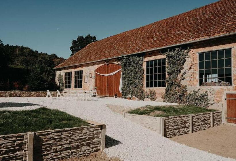 침실 1개 주택, Chateau Kravín   Celý Objekt 15 Pokojů A Stodola