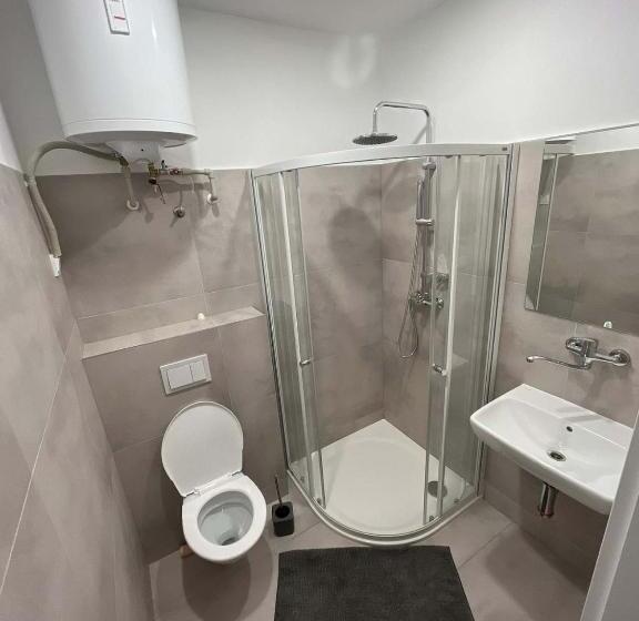 침실 1개 주택, Chateau Kravín   Celý Objekt 15 Pokojů A Stodola