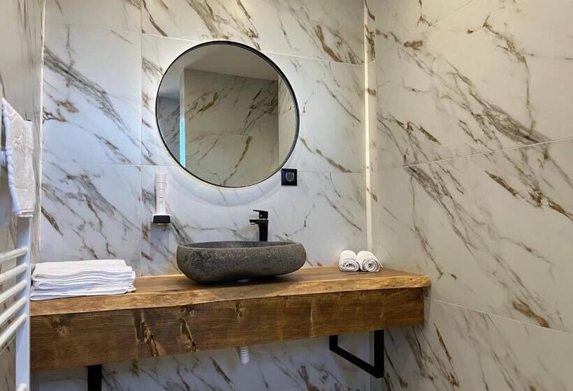 דירת חדר, Forest View