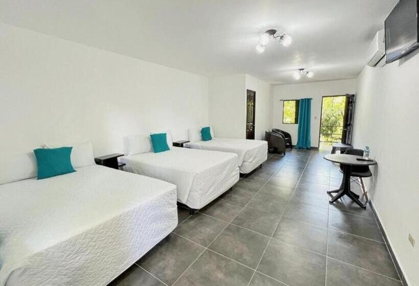 اتاق استاندارد سه تخته با چشمانداز باغ, Papaya Surf Garden