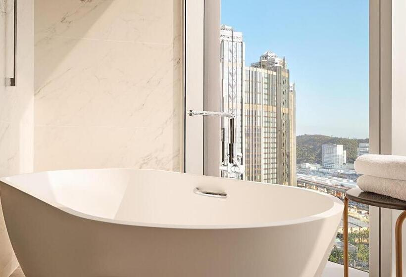 מיטת קינג בסוויטה, Studio City Epic Tower