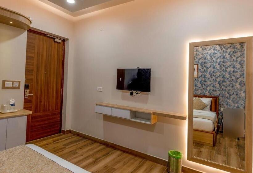 חדר דלוקס, Tathastu