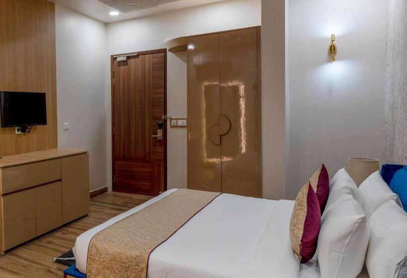 חדר דלוקס, Tathastu