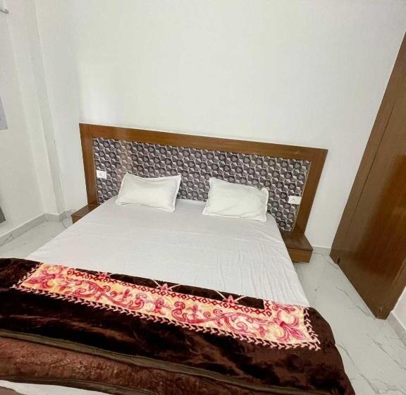 חדר קלאסי לשלושה, Oyo Hotel Sagar Presidency