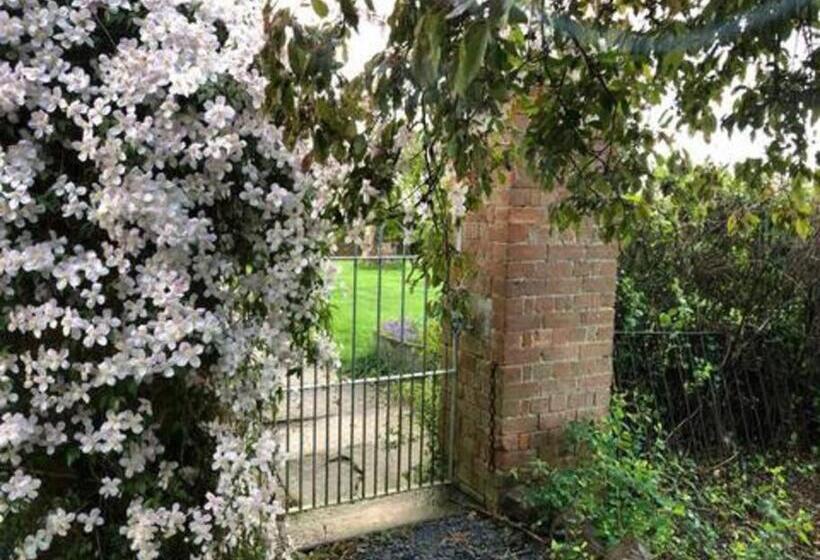 منزل غرفة نوم واحدة, Willow Hill Farm Club