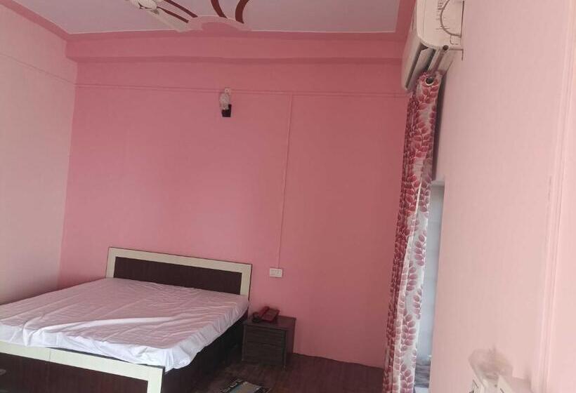 غرفة كلاسيكية ثلاثية, Pop 80511j Palki Hotel And Marriage Palace