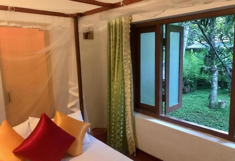 Quarto Basic, Beach House Madiha