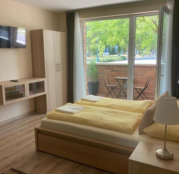 آپارتمان 1 خوابه با تراس, Castellum Apartmanház