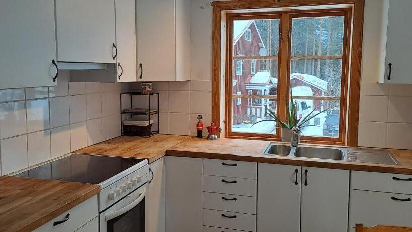 Дом 1 Спальня, Skålsjögården Timber Lodge