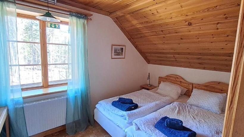 Family Room, Skålsjögården Timber Lodge