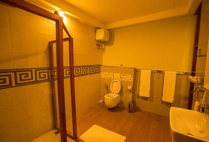 Трехместный Номер Базовый, Amani Safari Lodge And Restaurant