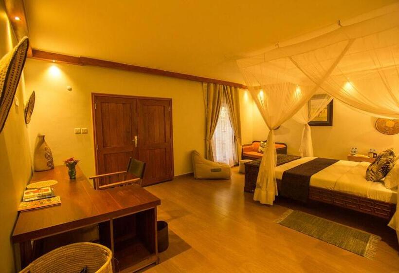 Семейный Номер, Amani Safari Lodge And Restaurant