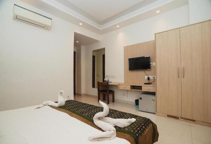 Deluxe Triple Room, Fabhotel Interglobe Oasis